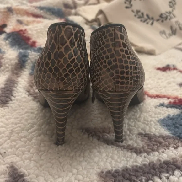 Shoes - Picture 3 of 5